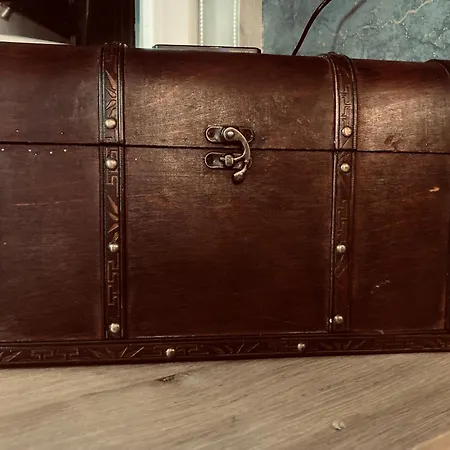 Le Yetişkin Oteli Tronquoy