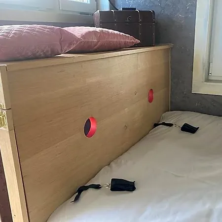 Le Love hotel