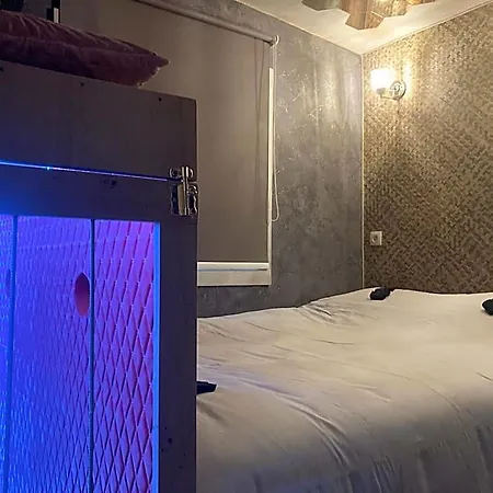 Le Love hotel
